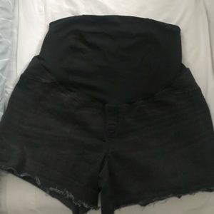 Isabel maternity shorts